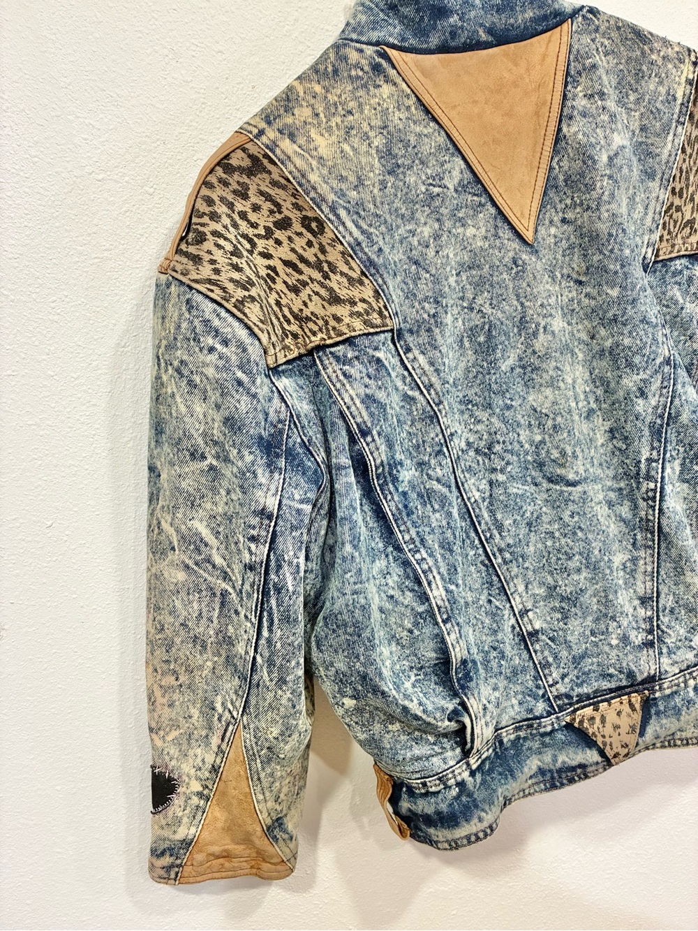 winlit — vintage 80’s acid wash x leopard patchwork denim jacket - Picture 7 of 10